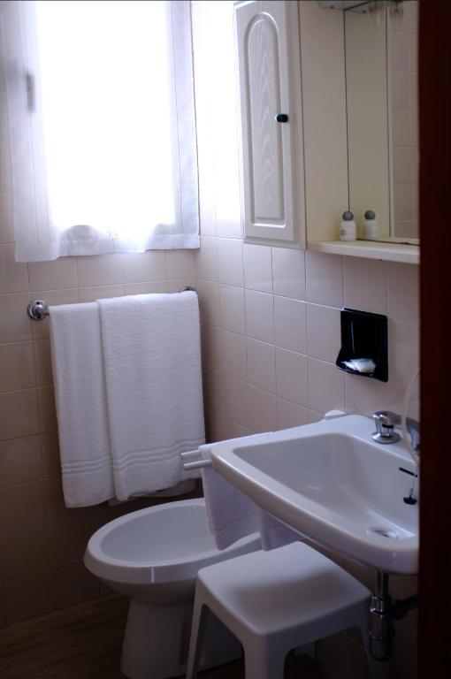 Hotel Reno Лидо ди Йезоло Стая снимка