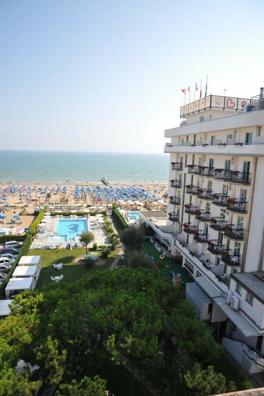 Hotel Reno Лидо ди Йезоло Екстериор снимка